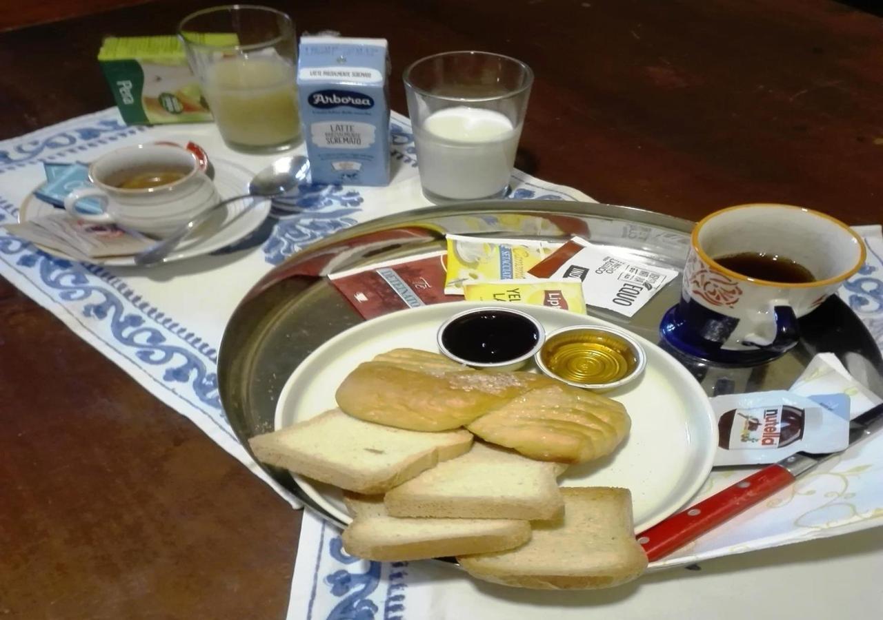 B&B Le Finestre Su Via Cavour Sassari Buitenkant foto