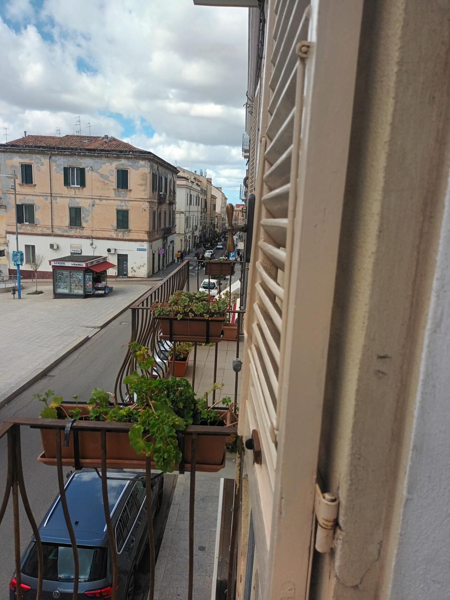 B&B Le Finestre Su Via Cavour Sassari Buitenkant foto
