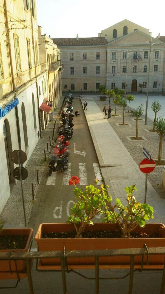 B&B Le Finestre Su Via Cavour Sassari Buitenkant foto