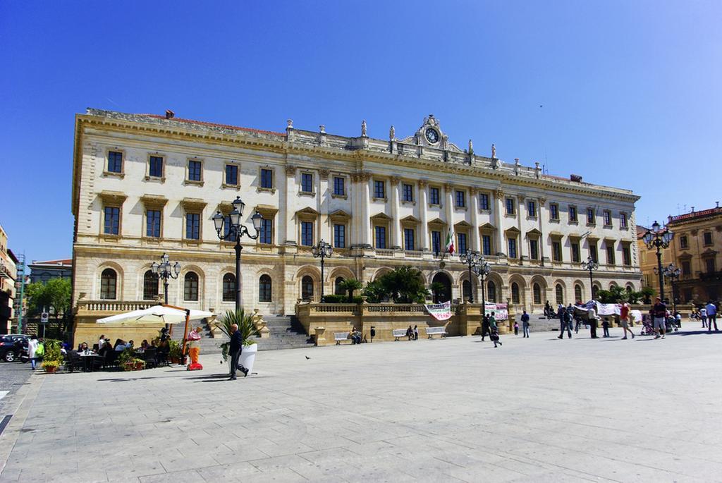 B&B Le Finestre Su Via Cavour Sassari Buitenkant foto