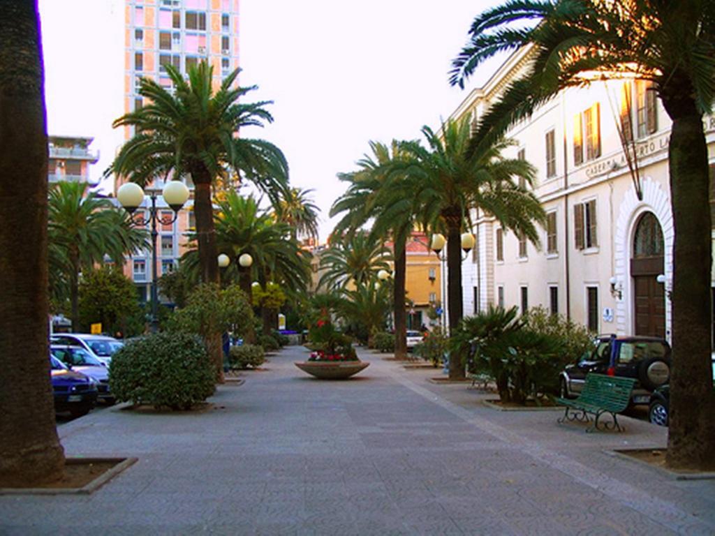 B&B Le Finestre Su Via Cavour Sassari Buitenkant foto