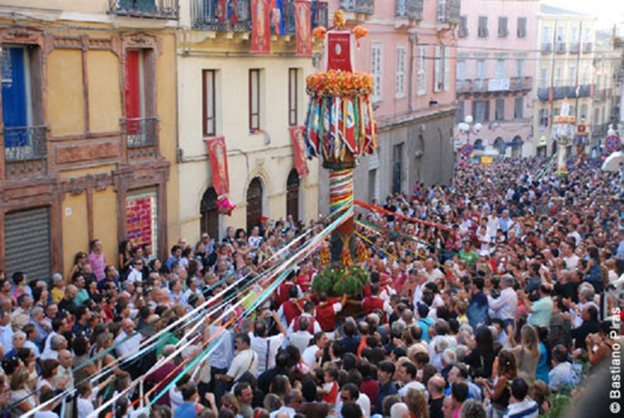 B&B Le Finestre Su Via Cavour Sassari Buitenkant foto